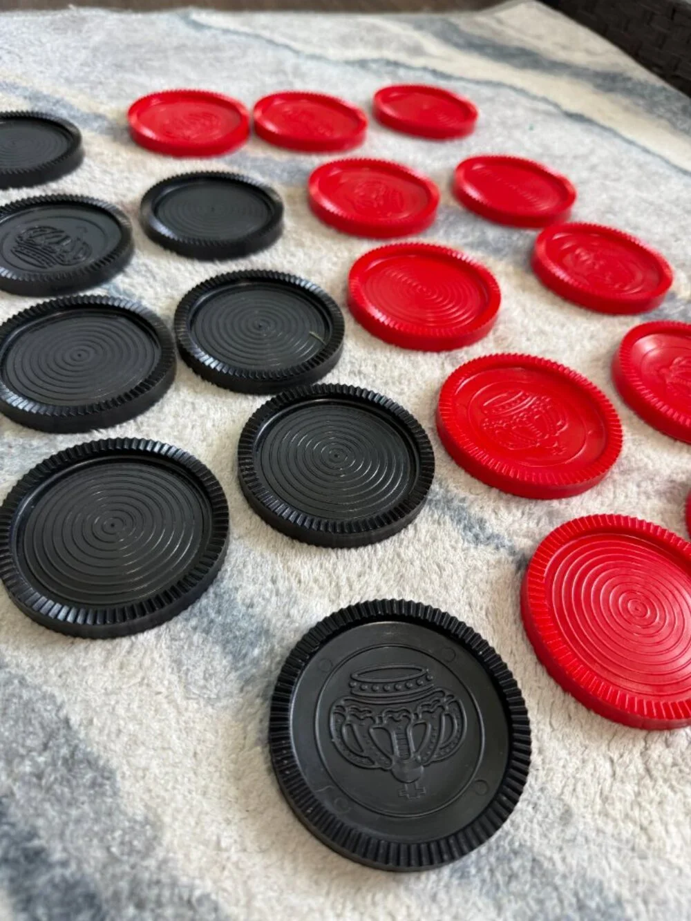 8 Black and 11 Red Jumbo Large Rug Checkers Plastic Replacement Pieces